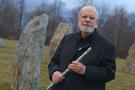 Giancarlo Barbadoro a enchanté tout le monde avec la musique de sa flûte, le Nah sinnar qu'il a appris des Druides de Bretagne, une musique ancienne du chamanisme druidique, conçue spécialement pour la méditation.