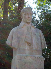 La Statua di Jules Laforgue ai Jardin Mssey a Tarbes