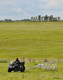  Il magnetometro motorizzato utilizzato per sondare la zona intorno Stonehenge