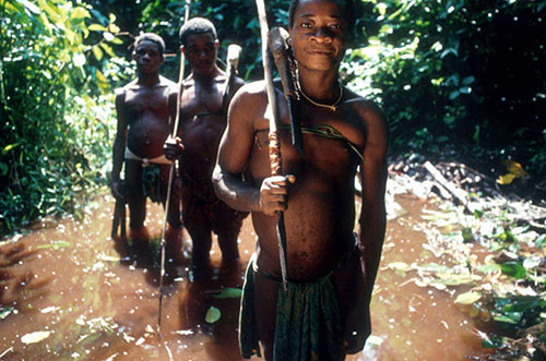 Pygmée (Mbunti) à la chasse