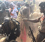 Danse du peuple Baatonu au cour d'une fete de la Gaani