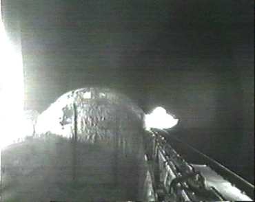  L’oggetto non identificato fotografato in coda allo shuttle Discovery