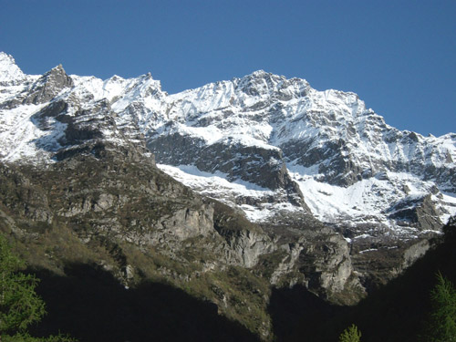 La cima innevata della Leitosa. All'etrema sin. il Bec d'la Capletta 