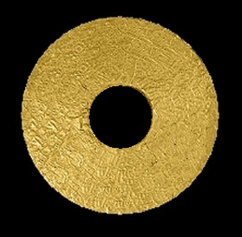  La riproduzione della ruota d’oro forata, simbolo di conoscenza, donata secondo il mito da Fetonte all'umanità 