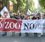 La manifestazione nazionale del 27 maggio organizzata a Torino dal Comitato “NO agli ZOO” a cui hanno partecipato più di duemila persone