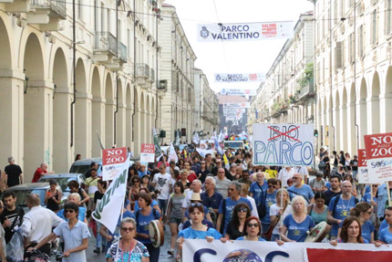  Un momento del corteo del 27 maggio che ha invaso i viali del centro di Torino 