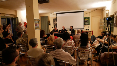 La conferenza di Giancarlo Barbadoro intitolata “Alieni tra di noi” all’Ecovillaggio di Dreamland, Piemonte. Con lui: Gianluca Roggero e Valerio Vivaldi