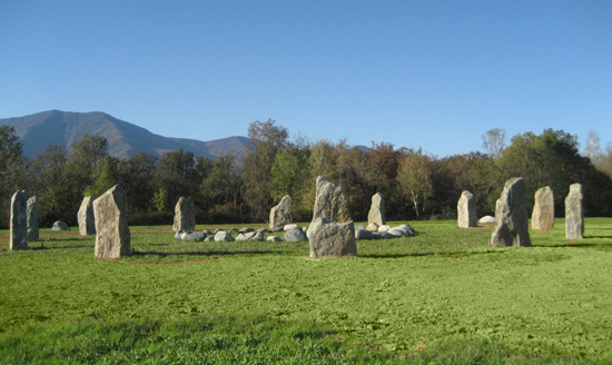 Il Cerchio di Pietre di Dreamland, progettato da Giancarlo Barbadoro nell’antica terra sacra di Rama per dare continuità alla tradizione celtica e mantenere vivo il mito di Rama, custodito dalle Famiglie Celtiche 