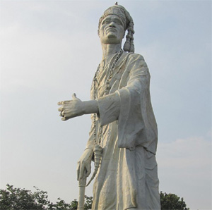 Statue du roi Toffa 1er à l'entrée de l'actuelle ville de Porto Novo