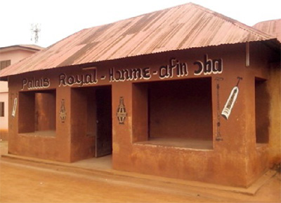 De nos jours, entrée de l'ancien palais du roi Toffa 1er