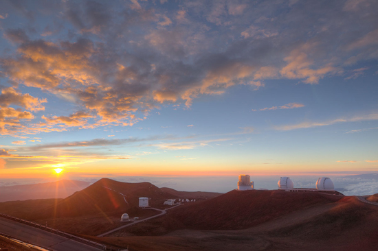 Il Mauna Kea, la montagna sacra dei Nativi Hawaiiani, con i telescopi contestati