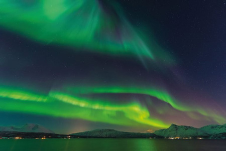 L’aurora boreale può raggiungere dimensioni immense e dominare il cielo