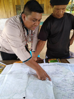  Naso King Reynaldo Alexis Santana explains the proposed boundaries of the Naso comarca in the community Solón 