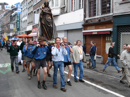 Processione dedicata alla Madonna Nera di Outremeuse (Liegi)