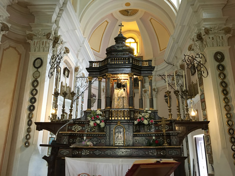 Interno del Santuario della Madonna Nera di Forno Alpi Graie (Torino)