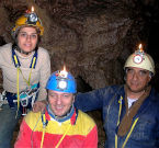Stefano Mortari insieme a due membri del suo gruppo di speleologi sul fondo dell’Arma Pollera