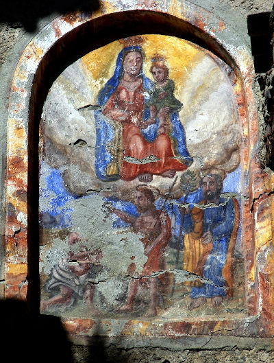 Affresco all’ingresso di quello che fu il lazzaretto dei Cornetti  (Balme – foto Gianni Castagneri)