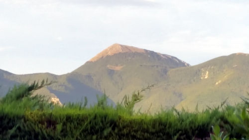 Il Monte San Vicino (tra Ancona e Macerata): visto da Ovest ha la forma di piramide