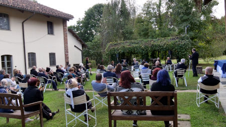 Rosalba Nattero presenta il Centro Studi Giancarlo Barbadoro insieme con il Collegio dei Saggi.Da sinistra: Annamaria Bonavoglia, Gino Steiner Strippoli, Guido Barosio, Antonello Micali, Enrico Moriconi.