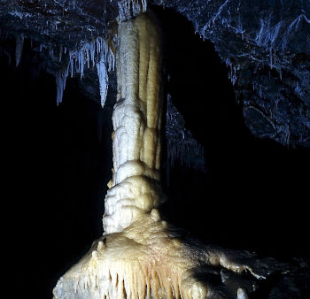Colonna stalatto-stalagmitica