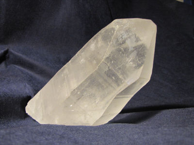 Individuo di cristallo di rocca (quarzo ialino)