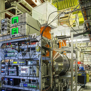 Une photo du rack électronique dans la zone BASE (Image : CERN)