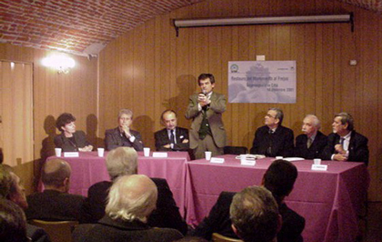 Aprile 2001: inaugurazione ufficiale del restauro del Monumento del Frejus al Garage di Arte e Cultura di Piazza Statuto a Torino. Il saluto di Sergio Chiamparino, allora sindaco in carica della città di Torino. Con lui: il ministro Ugo Martinat, Sottosegretario alle Infrastrutture, Franco Campia, Assessore Provinciale ai Trasporti, Felice Santonastaso e Mario Virano in rappresentanza della SITAF, e Rosalba Nattero del LabGraal.