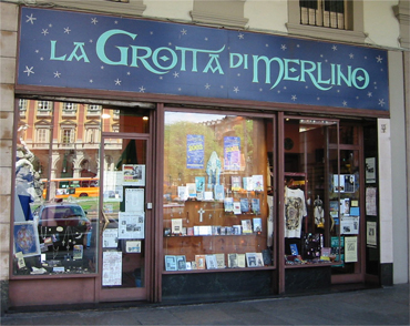 La Grotta di Merlino, storico shop di cultura celtica e nativa in piazza Statuto