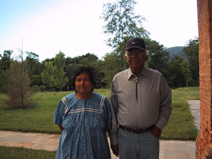  I compianti Ola Cassadore e Mike Davis, leader della Apache Survival Coalition, in occasione del loro viaggio in Italia, ospitati dalla Ecospirituality Foundation, per chiedere sostegno ai politici per la difesa della loro montagna sacra 