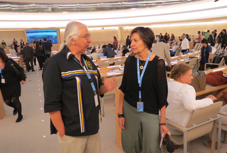 L’autrice con Kenneth Deer, Mohauw della Lega Irochese, all’ONU di Ginevra