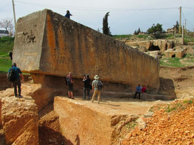  Terzo monolite nelle adiacenze di Balbeek nella posizione in cui fu estratto estratto della cava di estrazione 