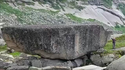  Monolite gigantesco scoperto in località Gornaya Shoria, Urali 