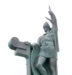 Statua che rappresenta Ingólfur Arnarson, considerato come il primo colonizzatore vikingo permanente dell'Islanda, raffigurato su un drakkar 