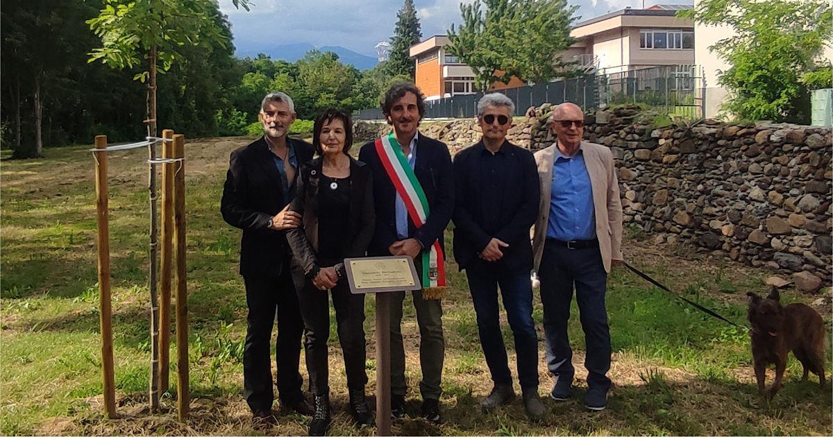 Il Sindaco di Fiano, con la fascia tricolore, ha aperto la cerimonia. Accanto a lui: Rosalba Nattero (presidente del Centro Studi Giancarlo Barbadoro), Antonello Micali (direttore del Risveglio), Andrea Nepote (Assessore alla Cultura) e Enrico Moriconi (consulente in etologia e benessere degli animali)