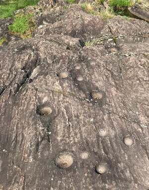 Monte Zuoli: masso coppellato 