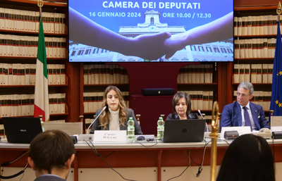  L’Onorevole Carmen Di Lauro durante il suo intervento 