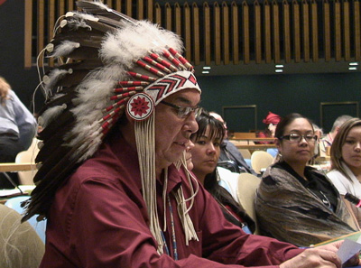 J. Wilton Littlechild, noto come Willie Littlechild, è un avvocato canadese e capo dei Cree, Gran Capo della Confederazione del Trattato delle Six First Nations e membro del Parlamento. Qui durante uno dei suoi interventi alle Nazioni Unite di New York