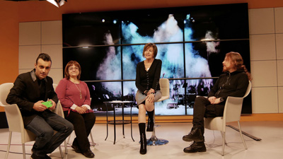  Rosalba Nattero, ideatrice dell’iniziativa, presenta Artists United for Animals durante la trasmissione SOS Gaia-Il pianeta vivo sull'emittente televisiva Rete . Con lei alcuni artisti dell'associazione: Manuel Negro, Anna Maria Bonavoglia e Luca Colarelli 