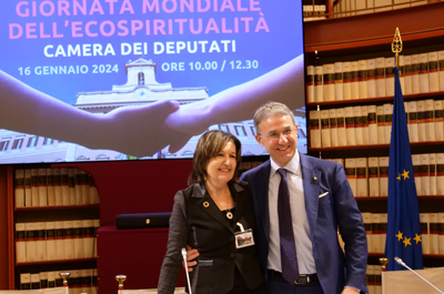 Rosalba Nattero con il Vicepresidente della Camera dei Deputati, On. Sergio Costa, durante un evento che si è tenuto alla Camera dei Deputati per proporre la Giornata Nazionale dell’Ecospiritualità