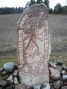  Menhir con iscrizioni runiche a Vallentuna, Svezia